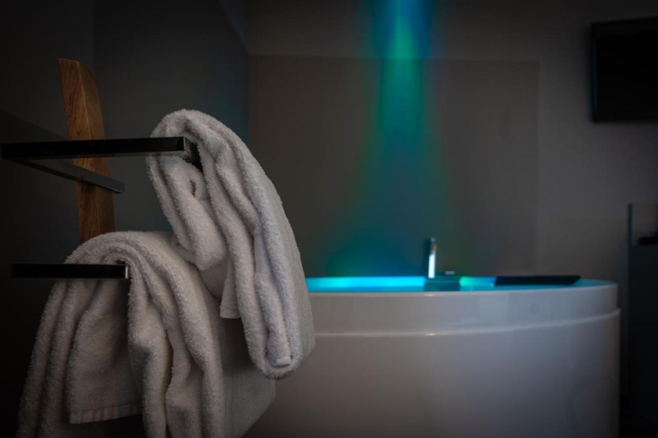 King Room Spa Bath